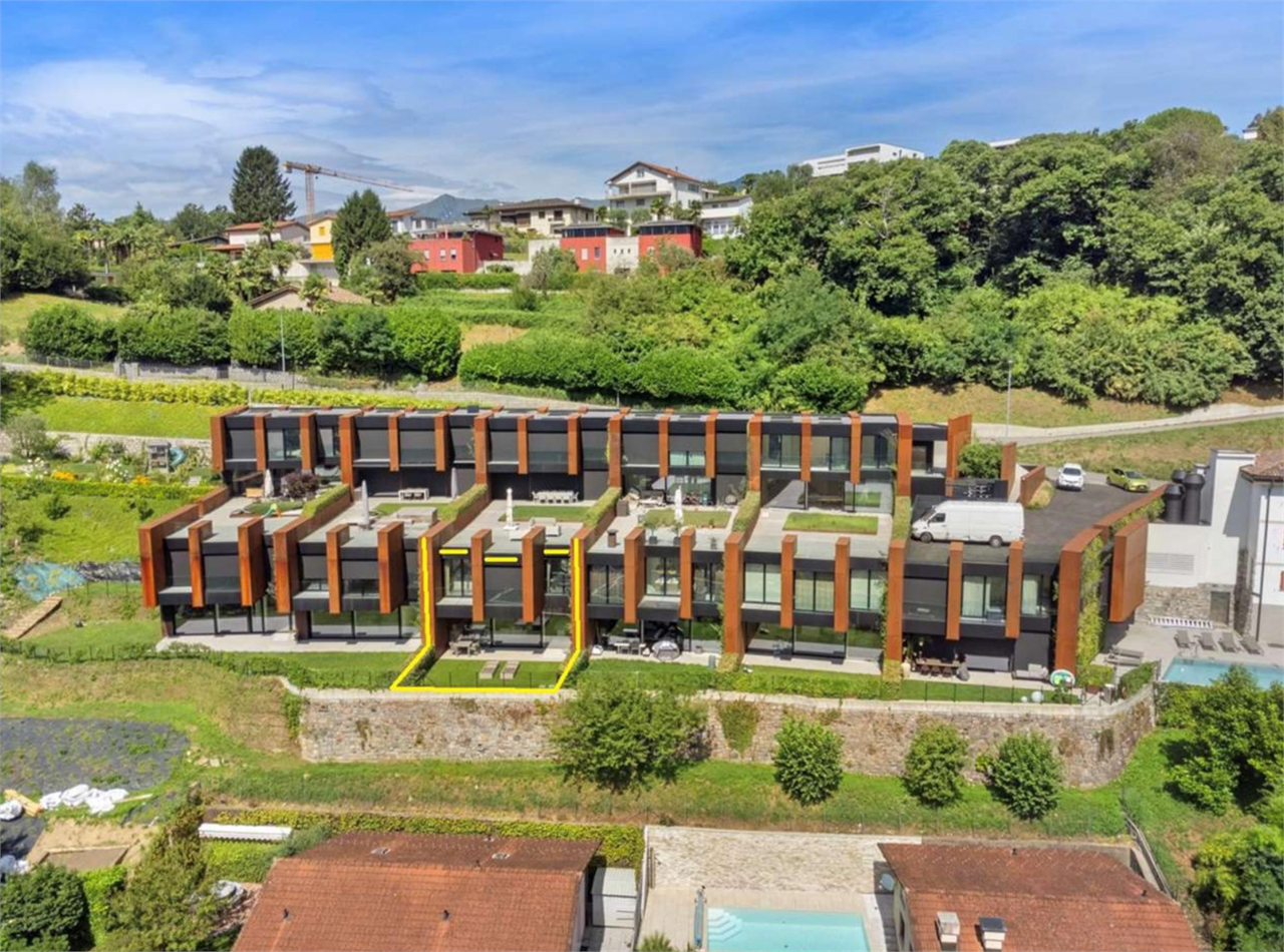 Moderne Reihenhausanlage in grüner Hanglage