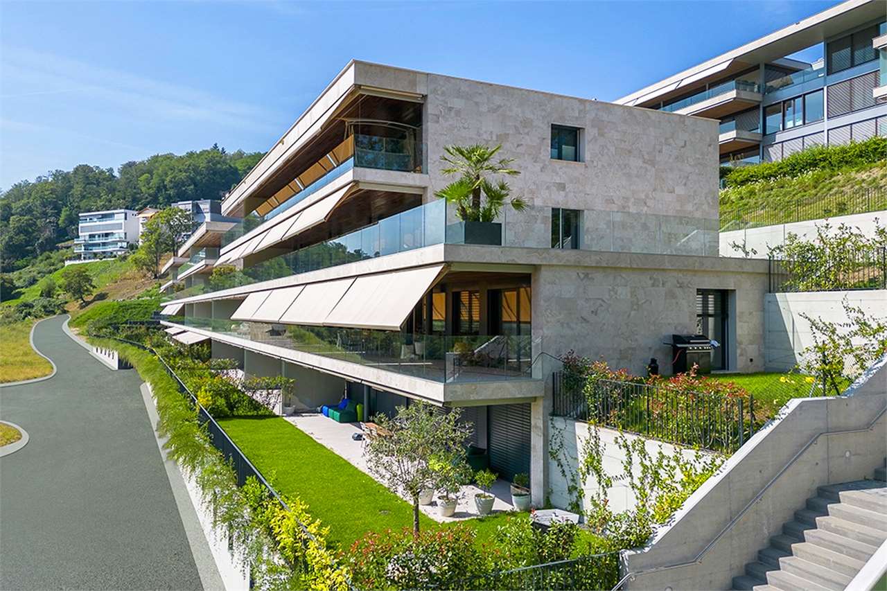 Luxuriöse moderne Wohnanlage mit Terrassen