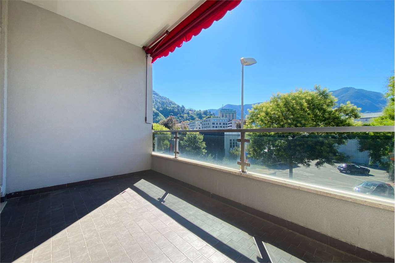 Balkon mit Bergblick