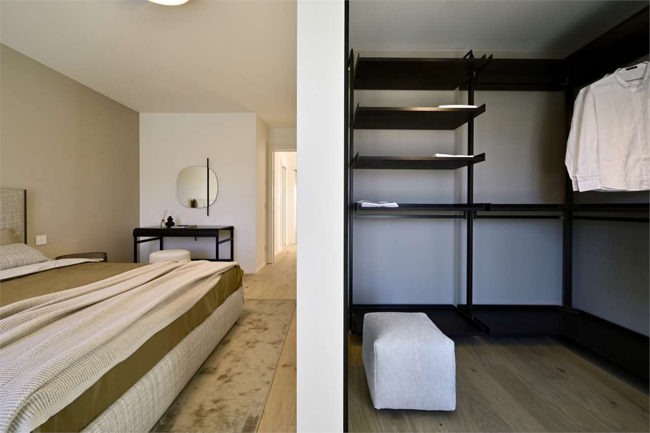 Schlafzimmer mit begehbarem Kleiderschrank