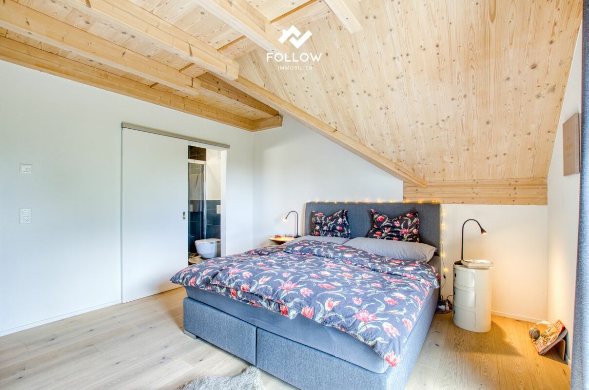 Schlafzimmer mit Dachschräge