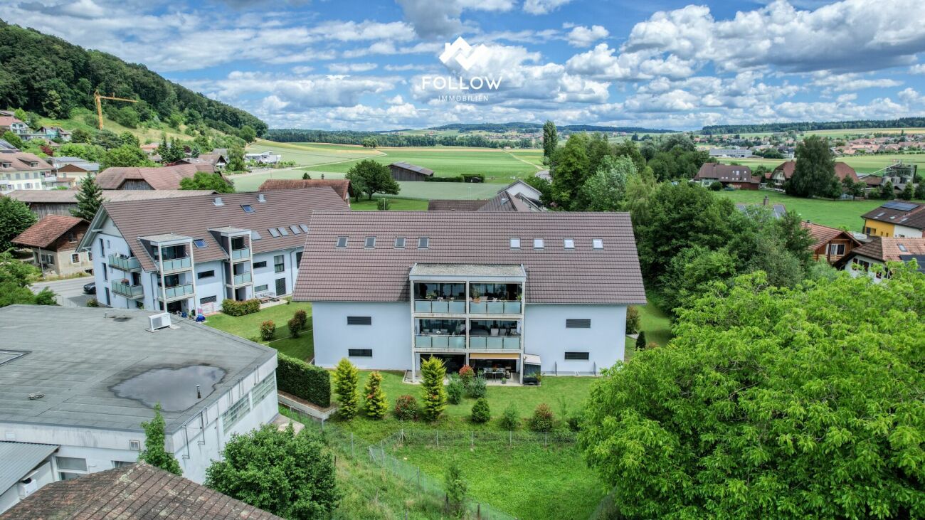 Luftaufnahme einer Wohnsiedlung mit Blick ins Tal