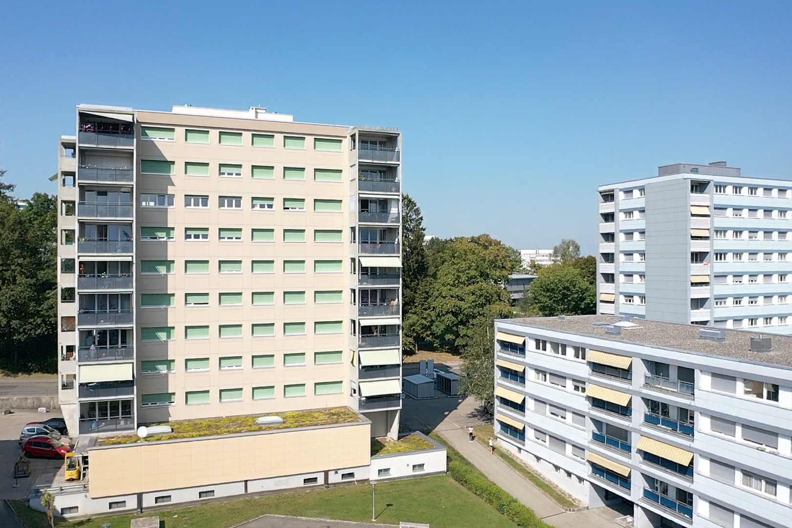 Wohnhochhäuser mit Balkonfassaden