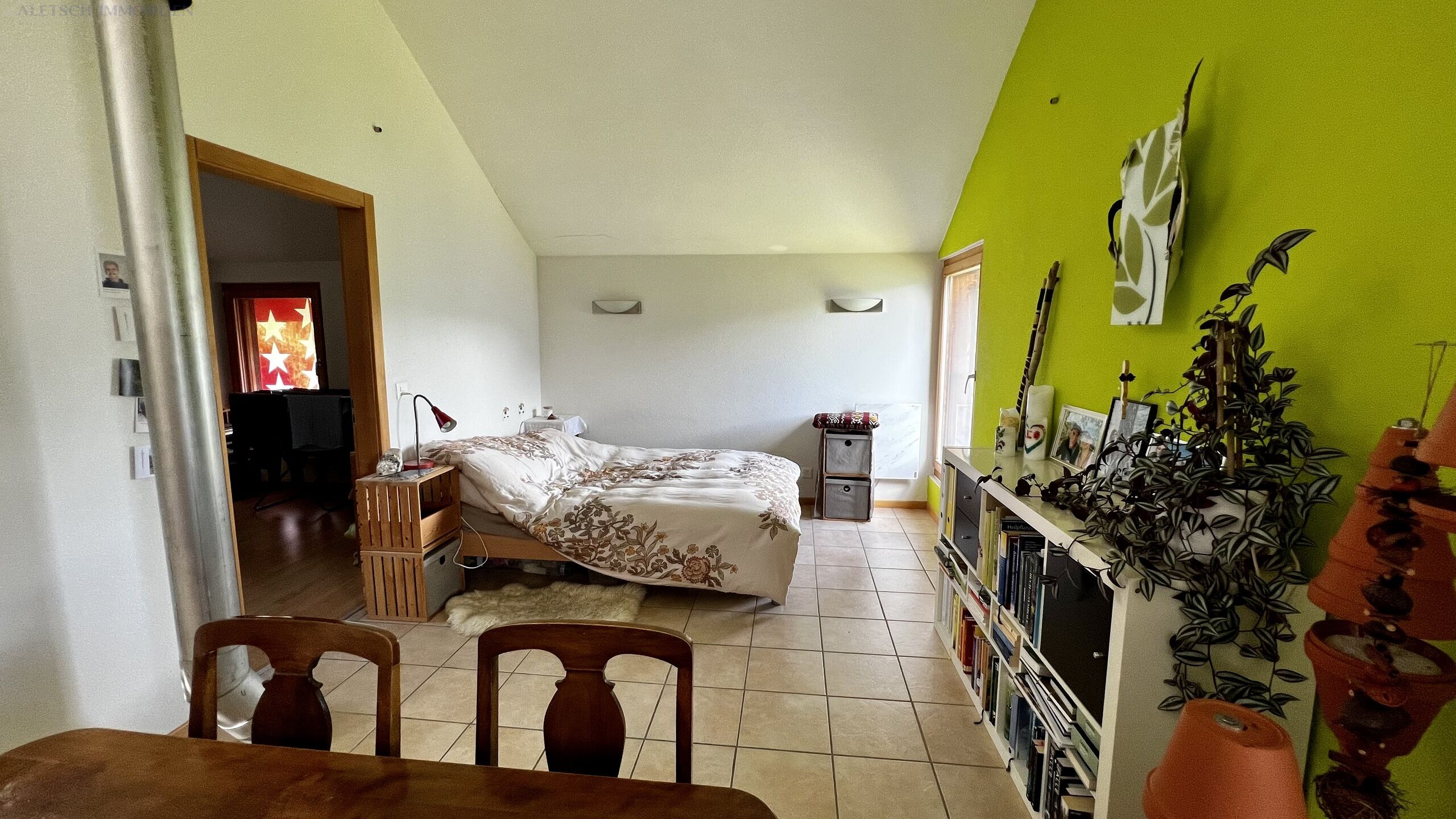 Schlafzimmer mit Dachschräge