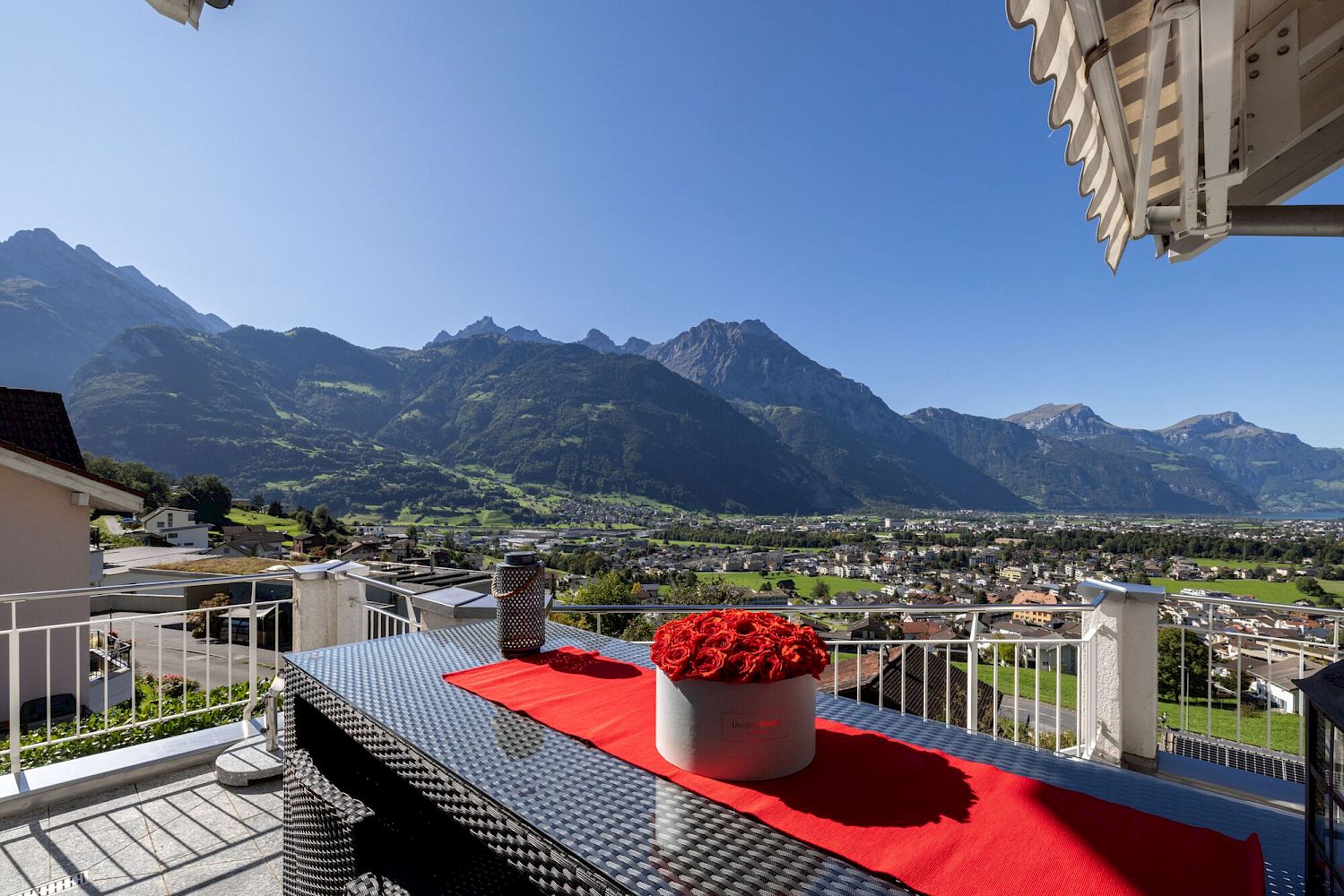 Balkon mit Alpenpanorama
