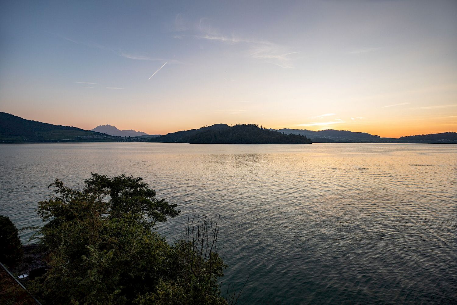 Seeblick bei Sonnenuntergang