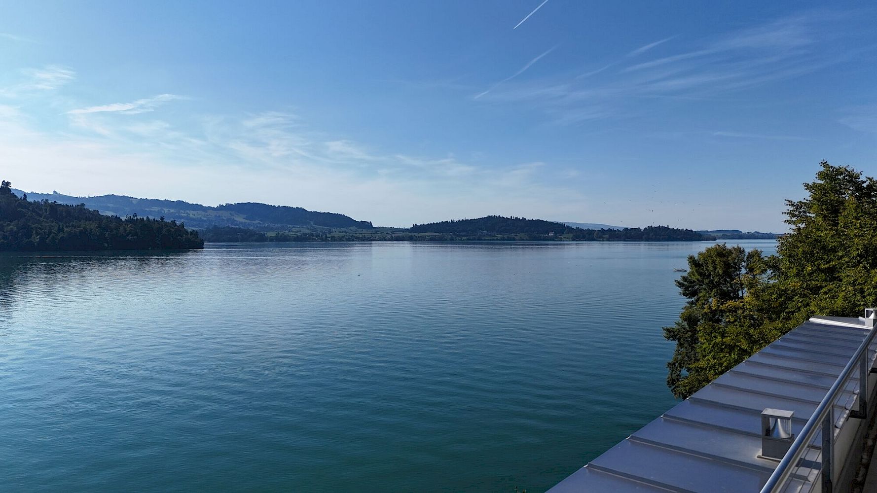 Seeblick von einer Dachterrasse