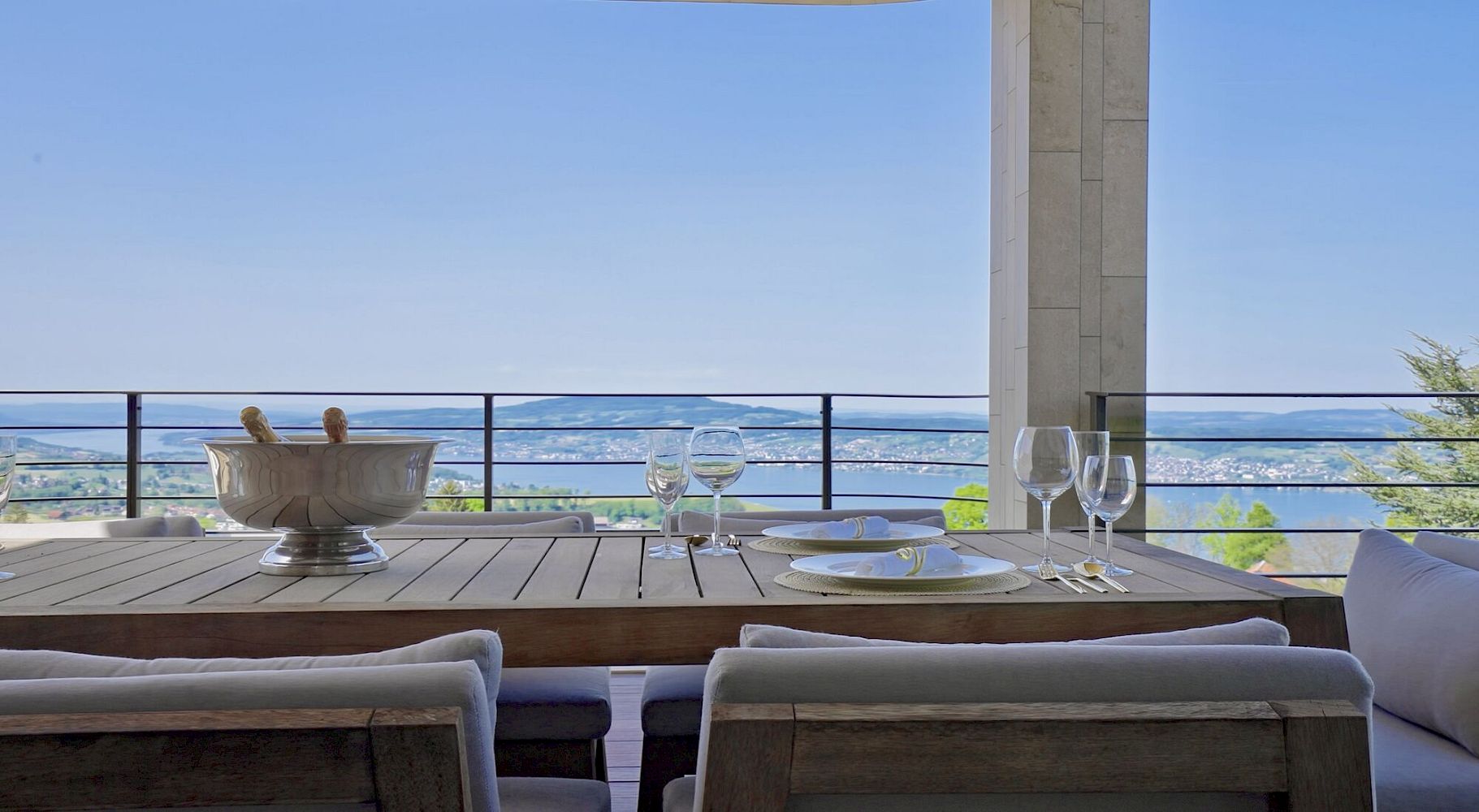 Terrasse mit Seeblick