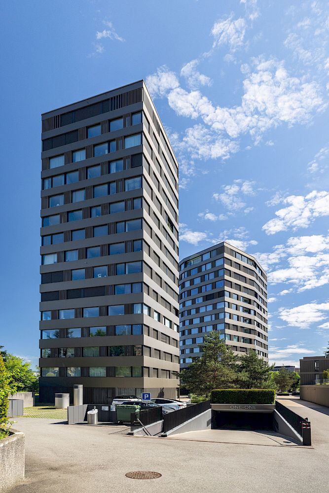 Modernes Hochhaus-Außengelände