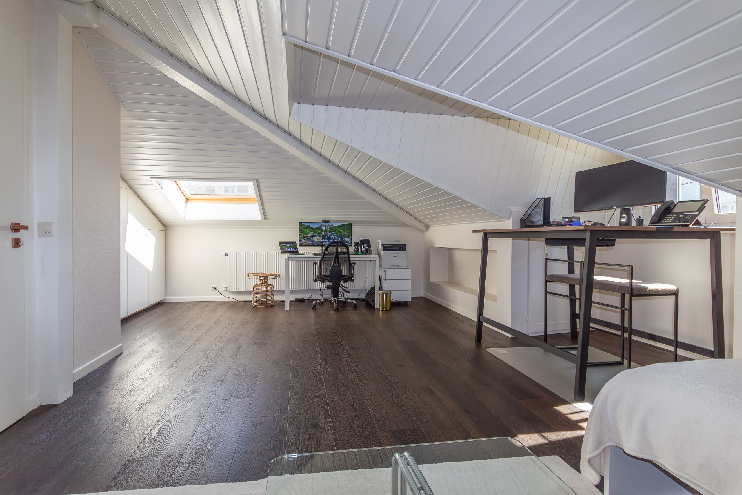 Dachgeschoss-Arbeitszimmer mit Homeoffice