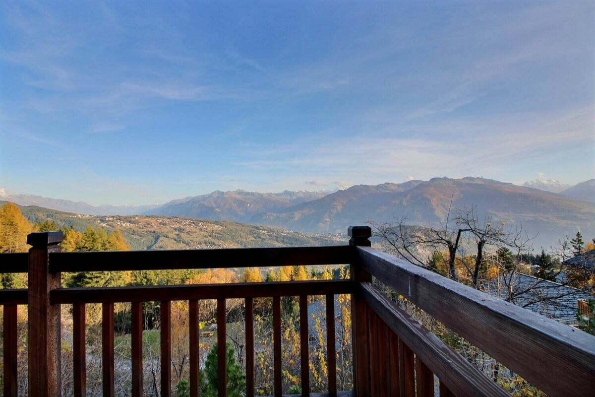 Balkon mit Bergpanorama