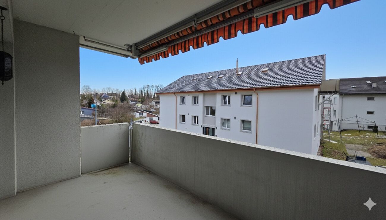 Balkon mit Blick auf Wohnhäuser