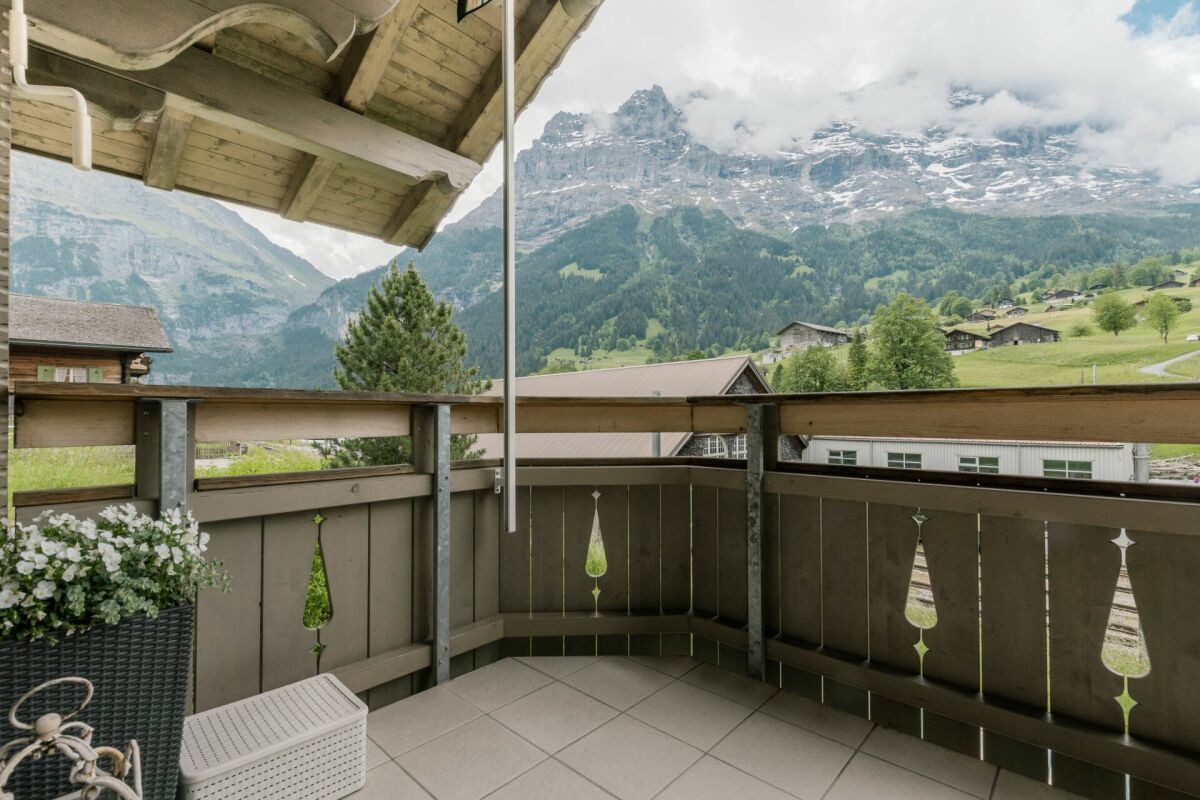 Balkon mit Bergpanorama