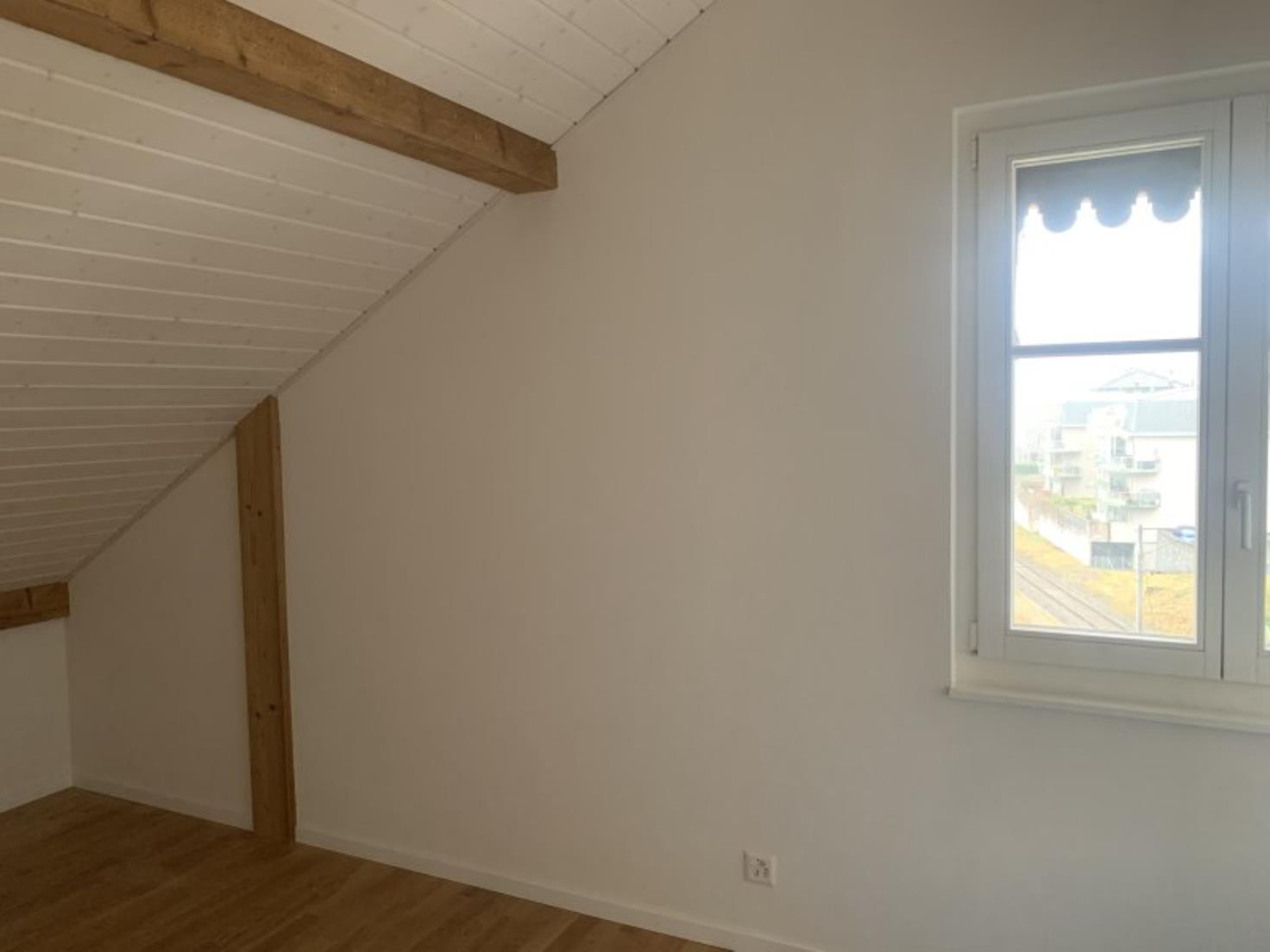 Ausgebauter Dachraum mit Fenster