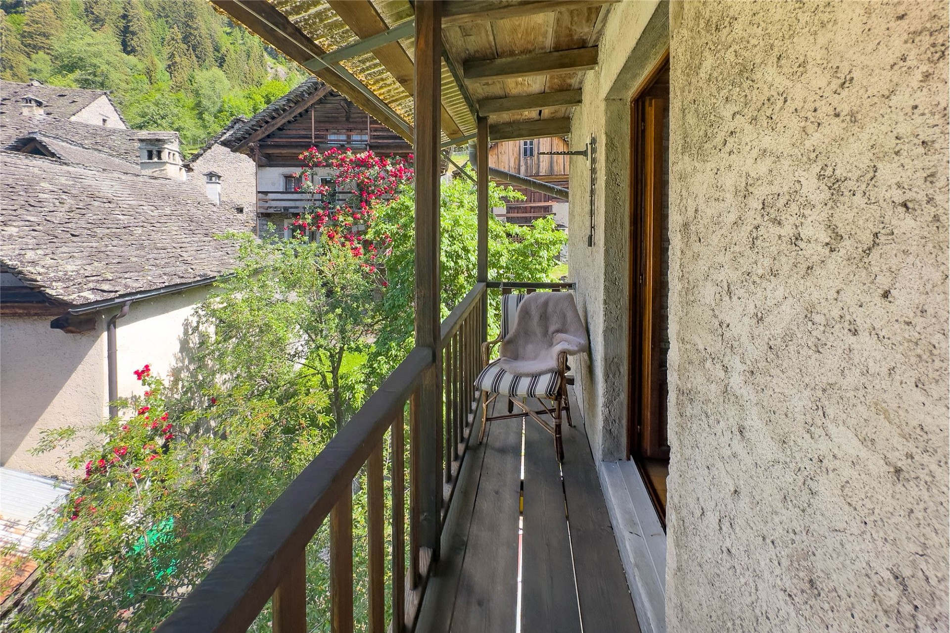 Balkon mit Alpenblick