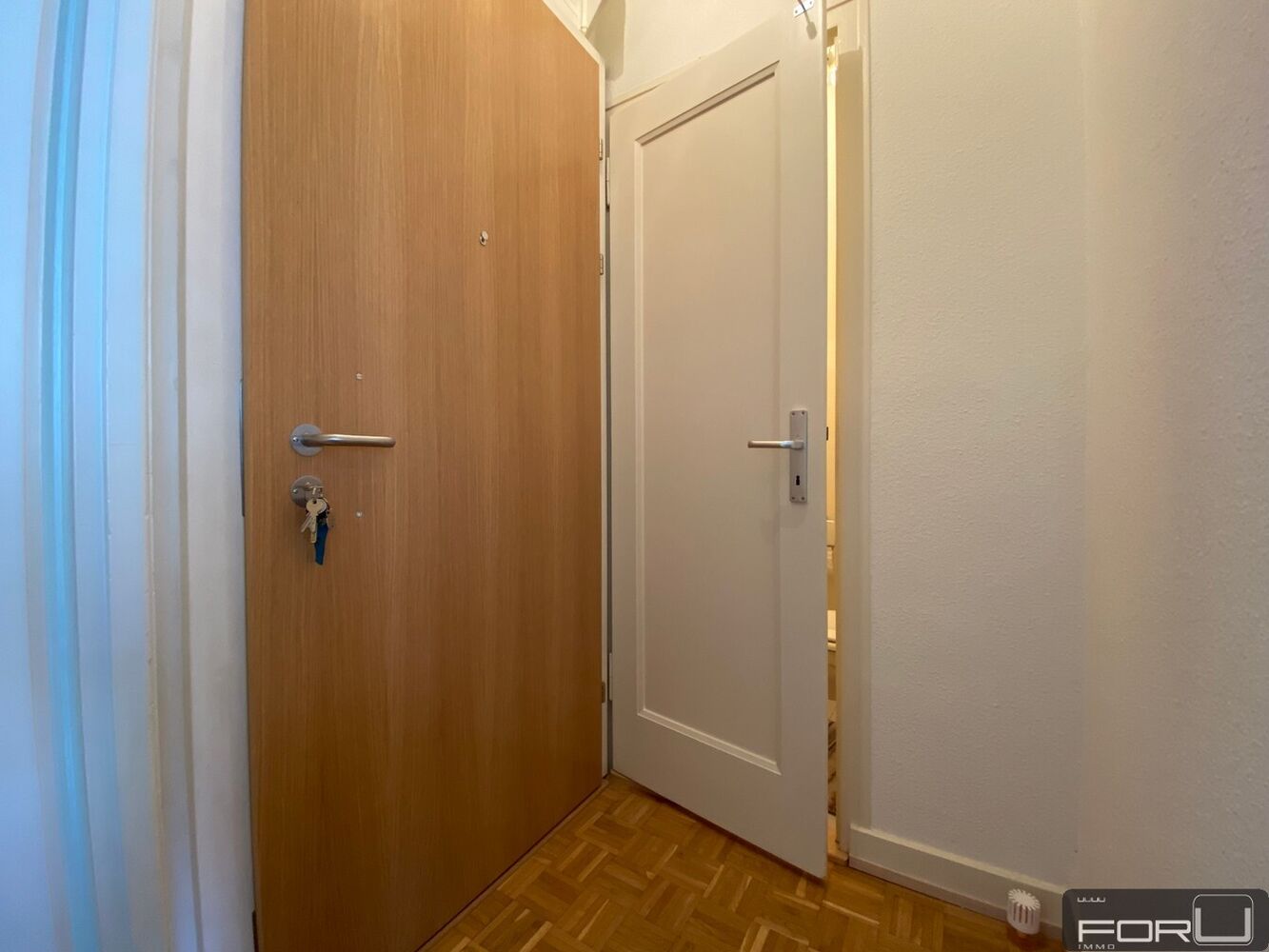 Eingangsbereich mit zwei Türen