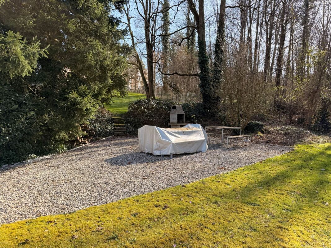 Garten mit Sitz- und Grillbereich