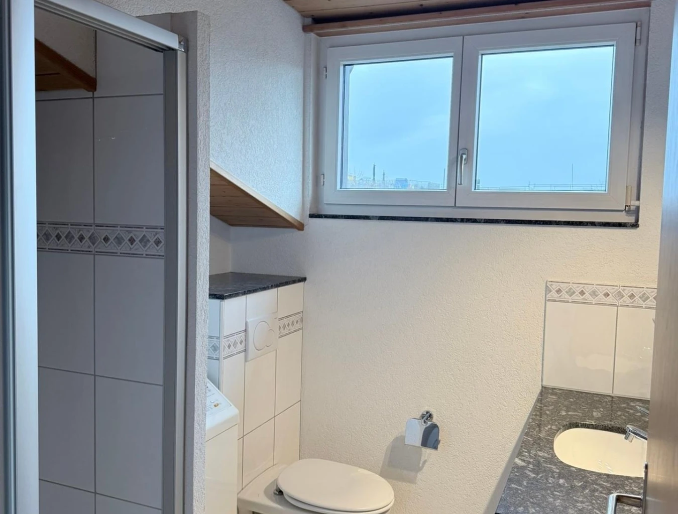Gäste-WC mit Fenster
