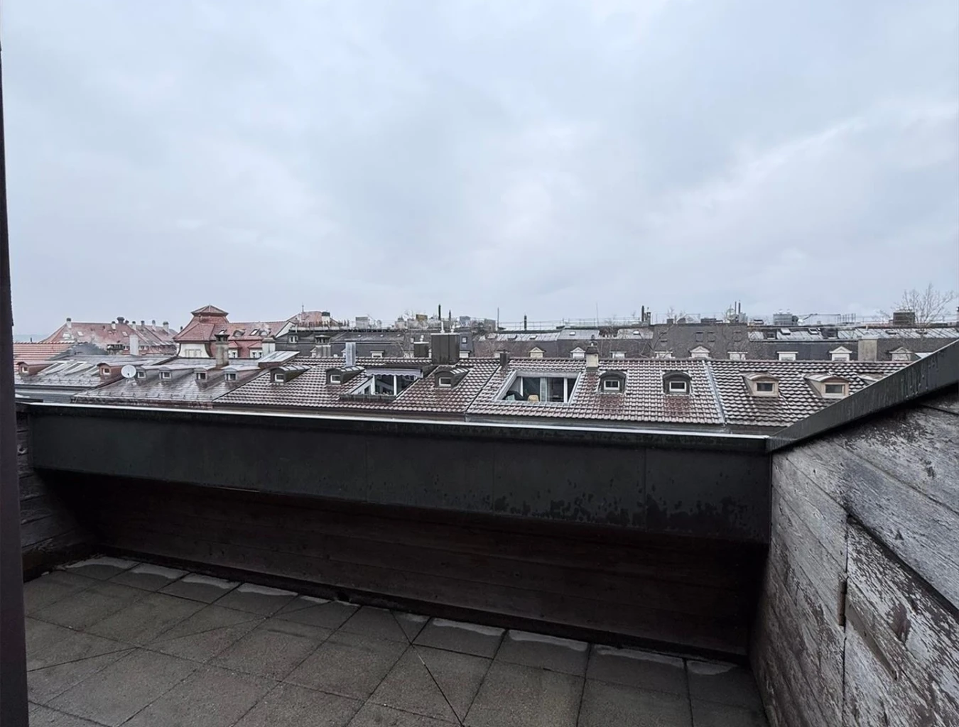 Dachterrasse mit Stadtblick
