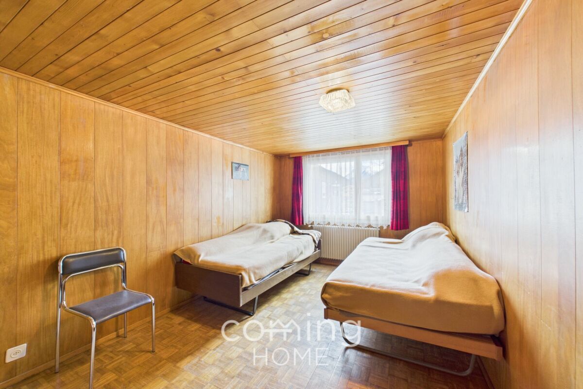 Schlafzimmer mit zwei Einzelbetten