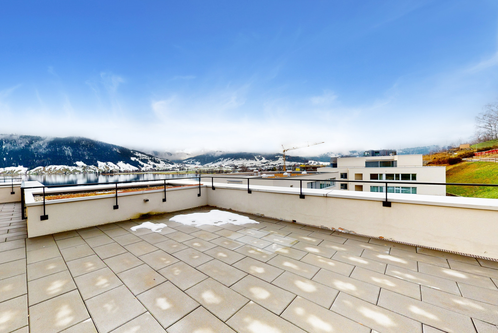 Dachterrasse mit Seeblick