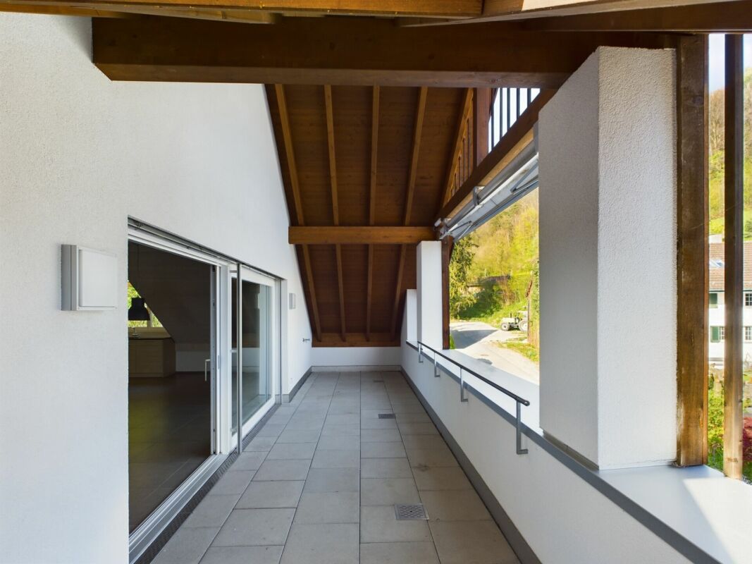 Überdachter Balkon mit Holztragwerk