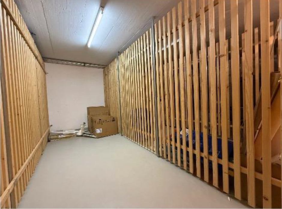 Holzlagerraum mit Trennwänden