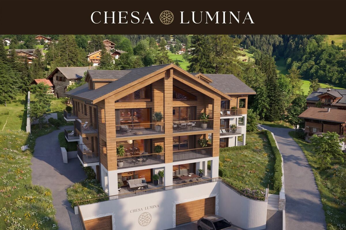 Luxuriöses Alpen-Chalet mit mehreren Balkonen
