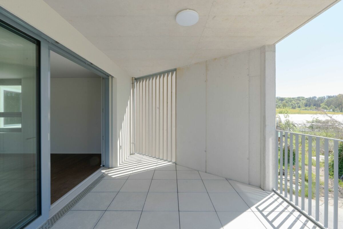 Überdachter Balkon mit Ausblick