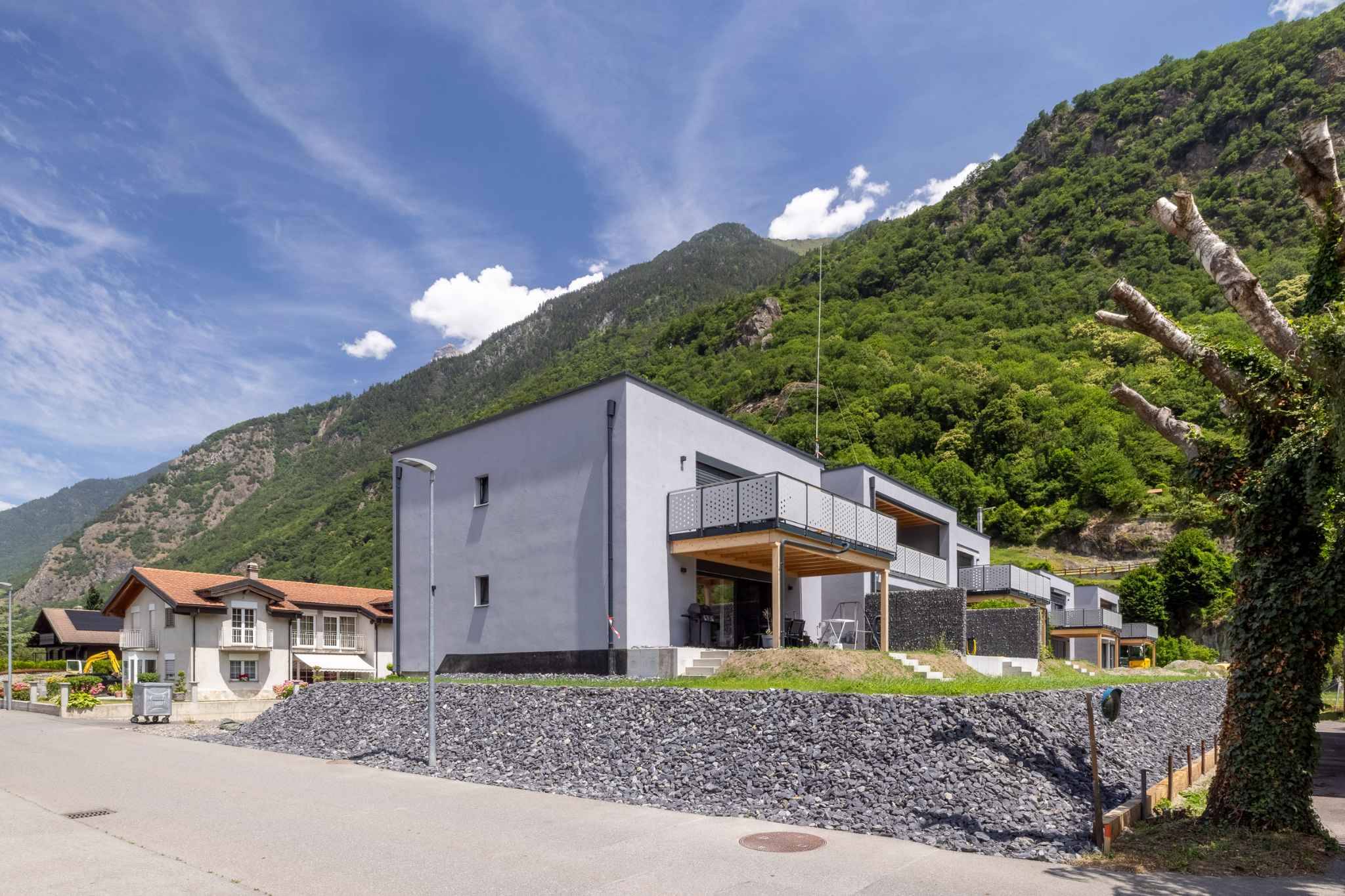 Modernes Wohnhaus in alpiner Hanglage