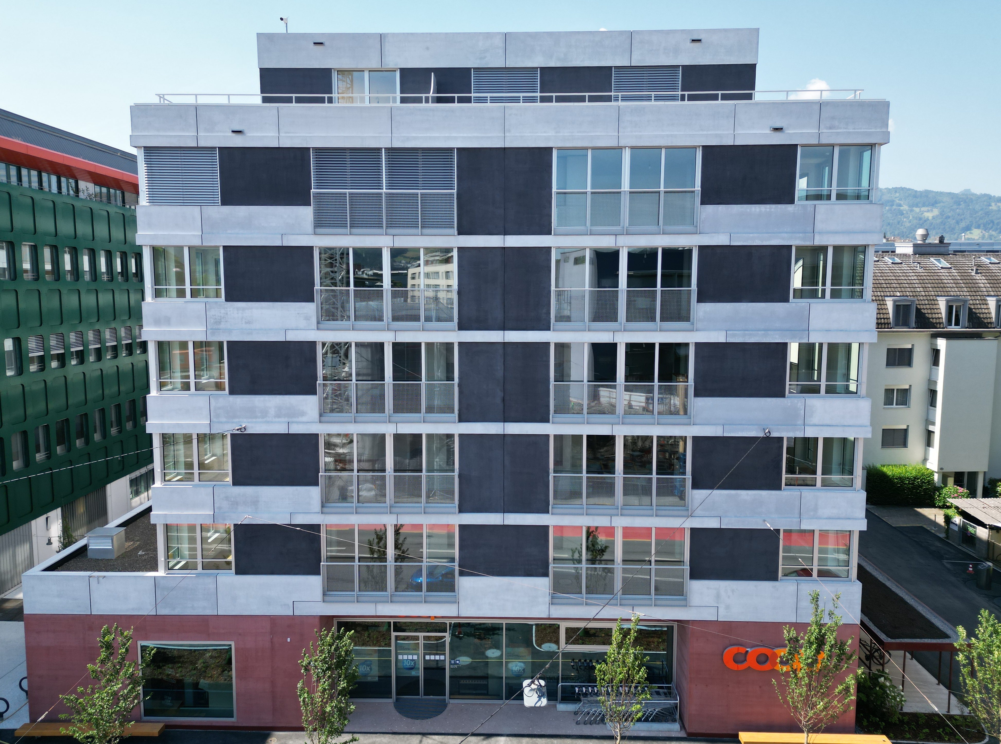 Moderne Mehrfamilienhaus-Fassade