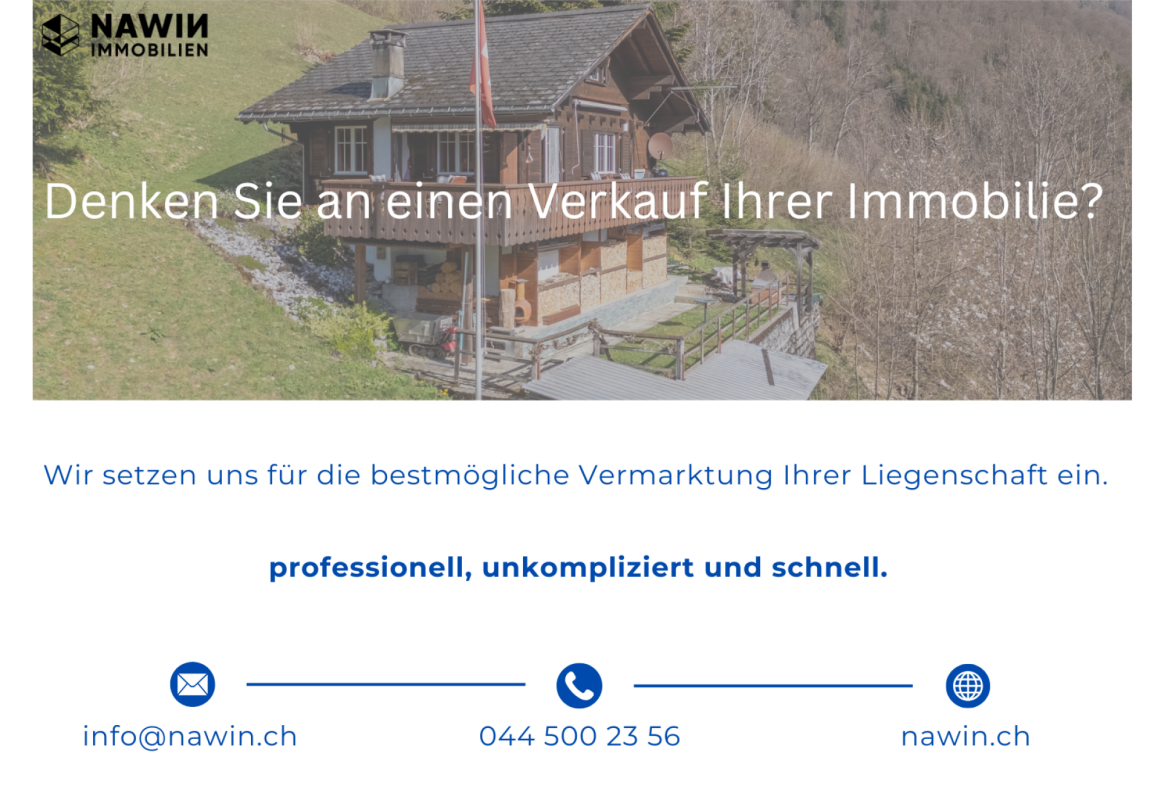 Alpines Holzhaus am Hang mit Werbeoverlay