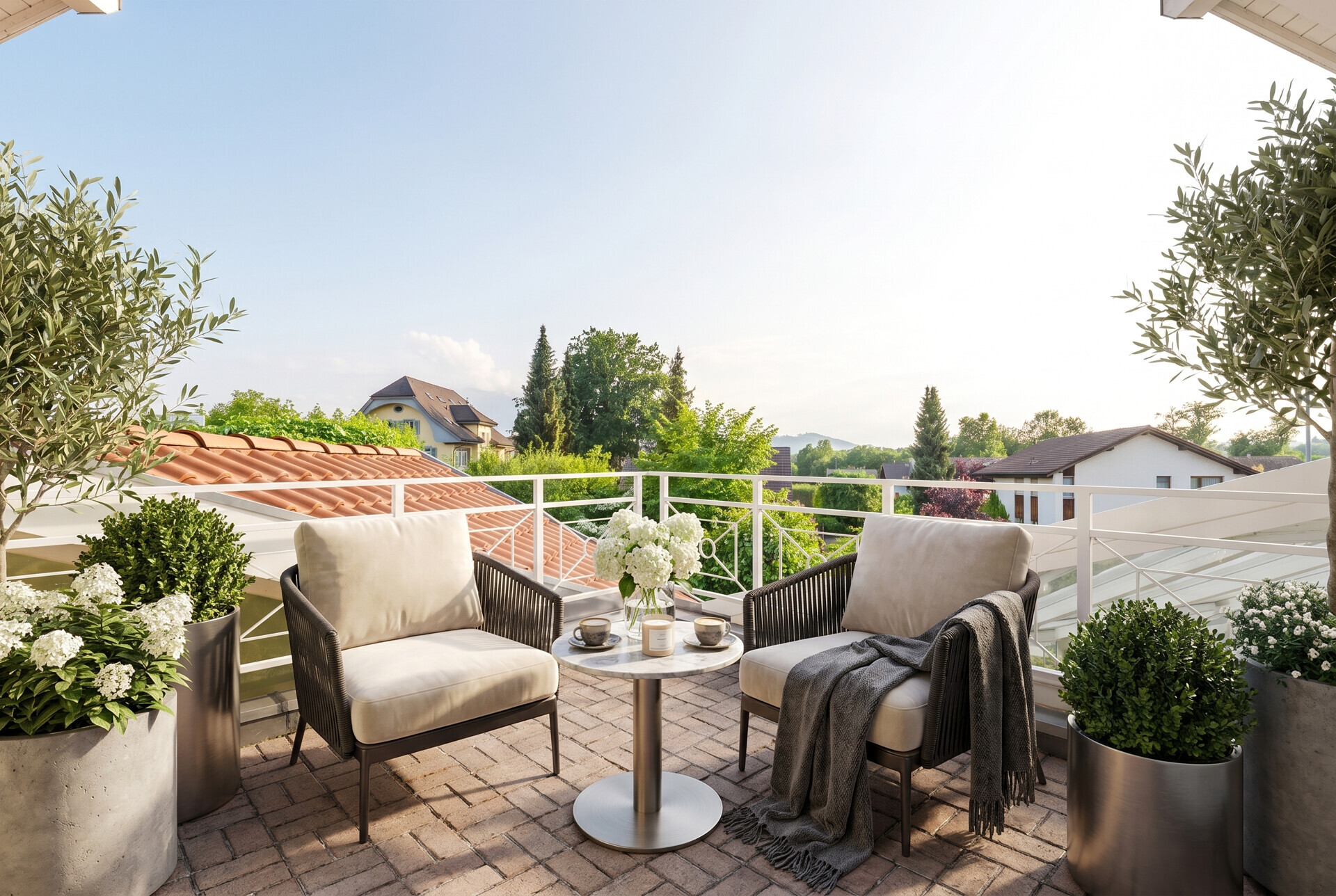 Balkon mit Sitzgruppe und Ausblick