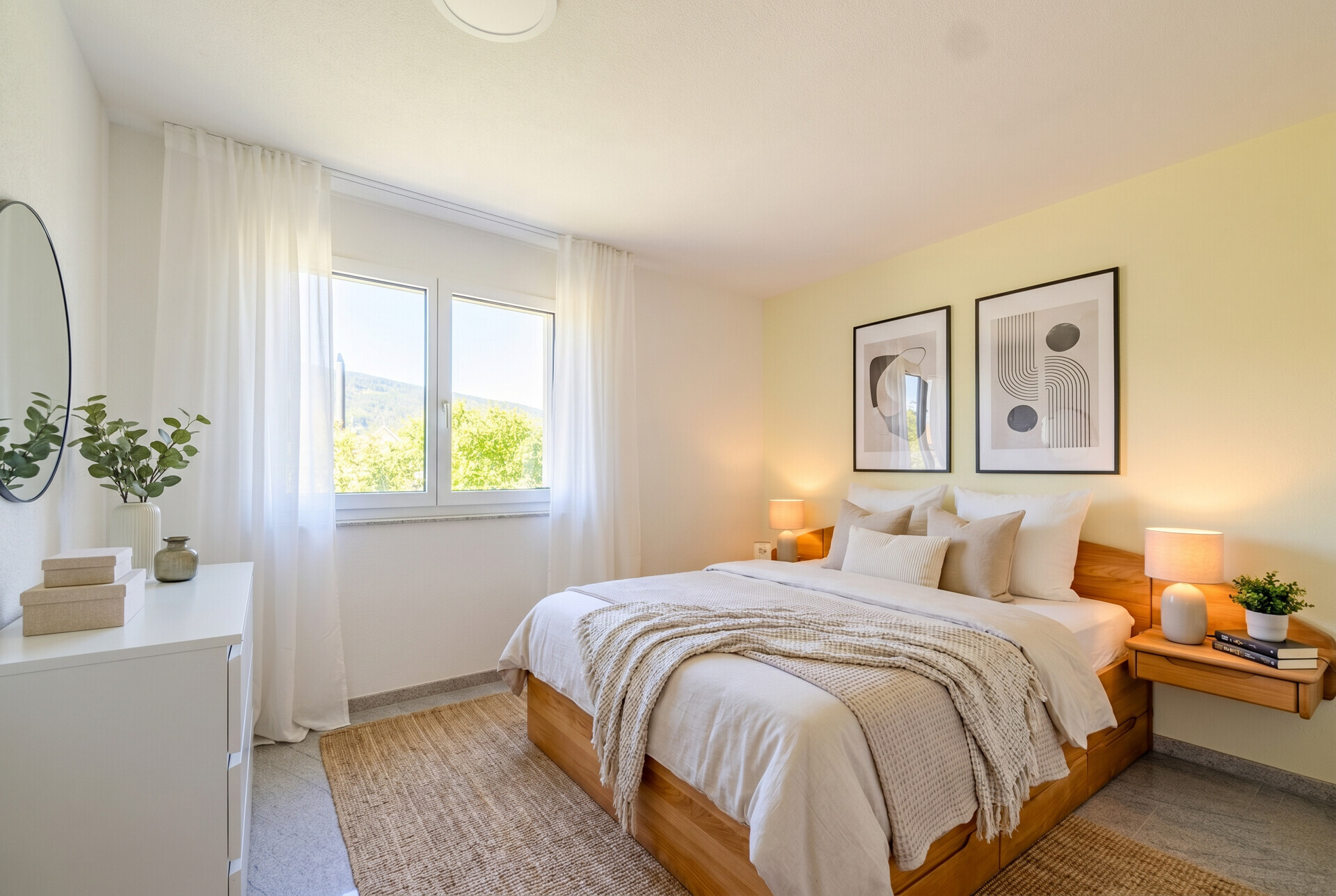 Helles, modern eingerichtetes Schlafzimmer
