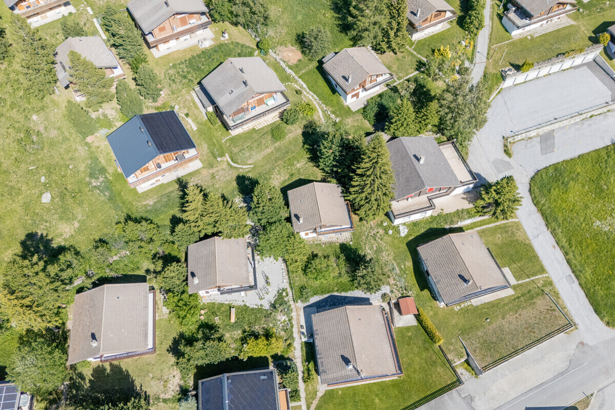 Luftaufnahme einer Wohnsiedlung mit Einfamilienhäusern