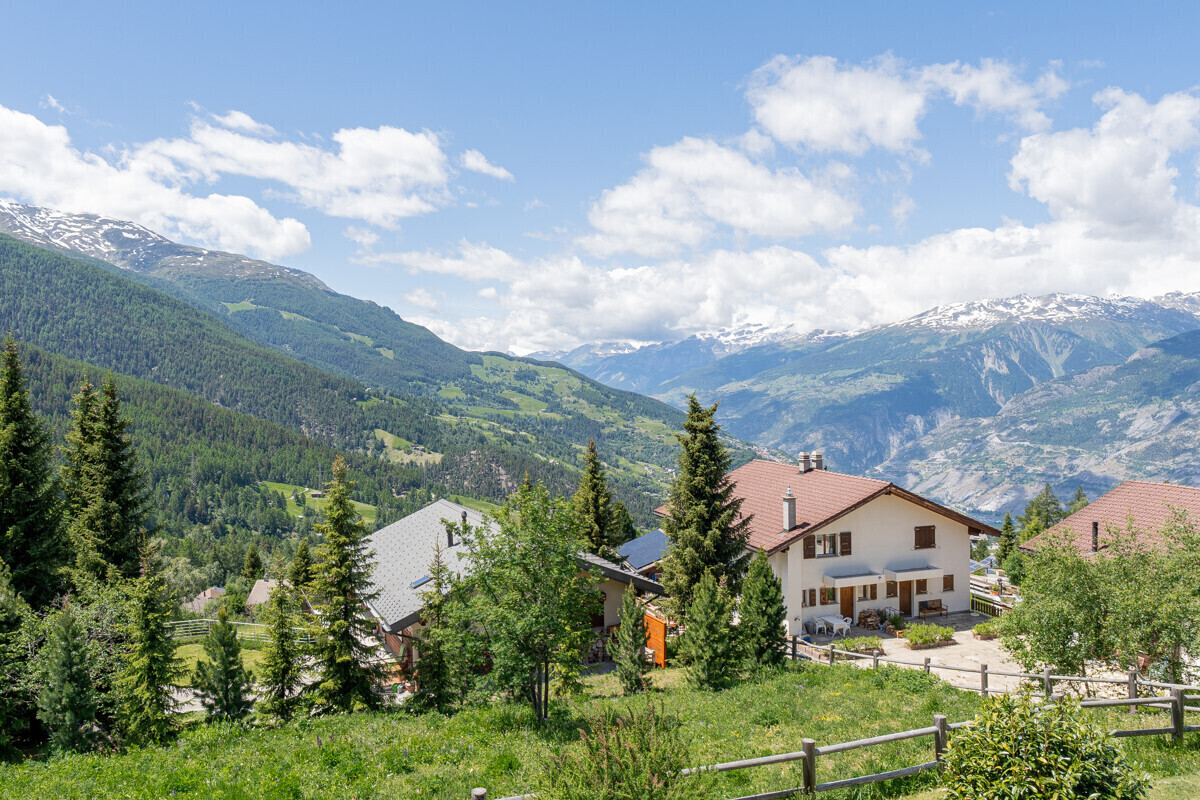 Alpine Haus mit Bergblick