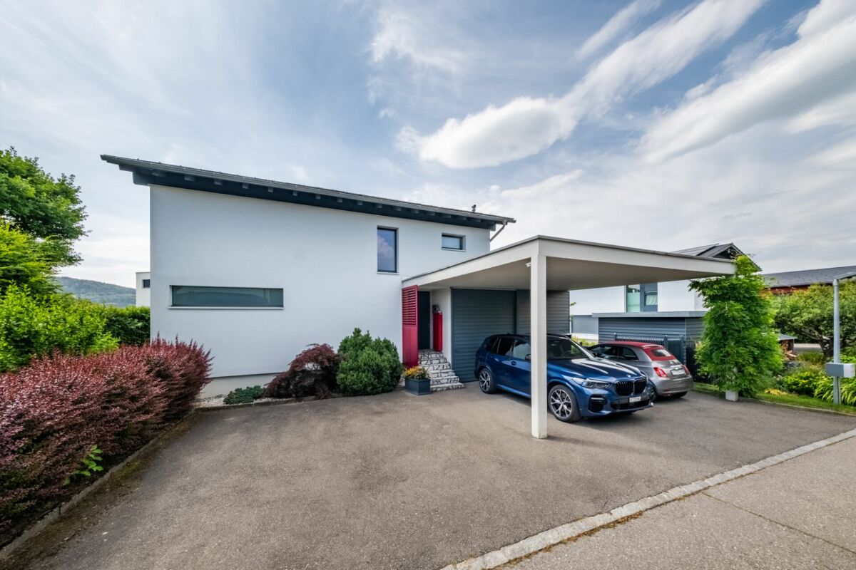 Modernes Einfamilienhaus mit Doppelcarport