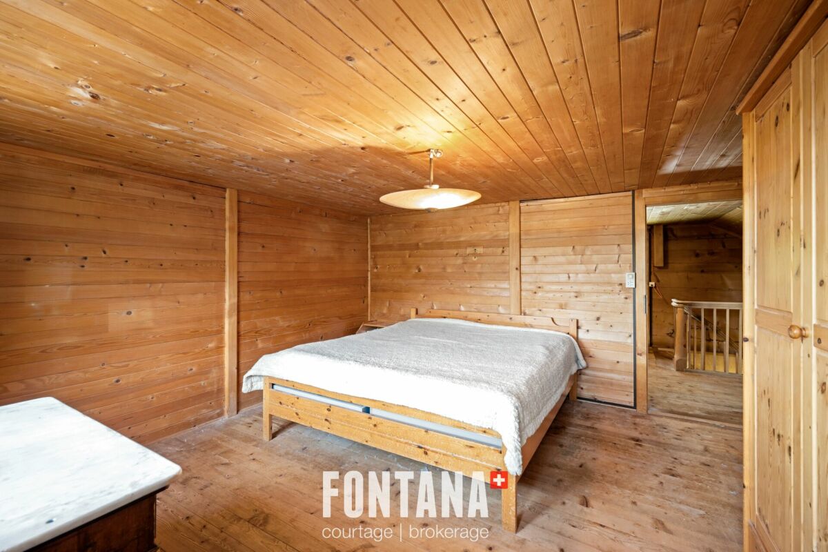 Holzvertäuschtes Schlafzimmer