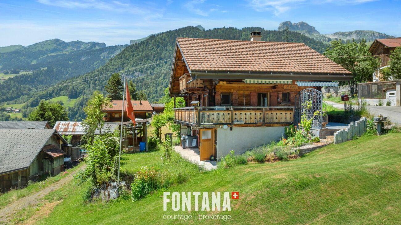 Alpenchalet mit Bergblick