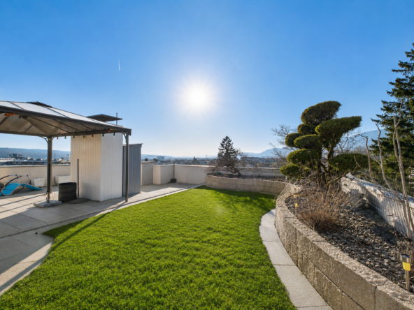Dachterrasse mit Rasenfläche