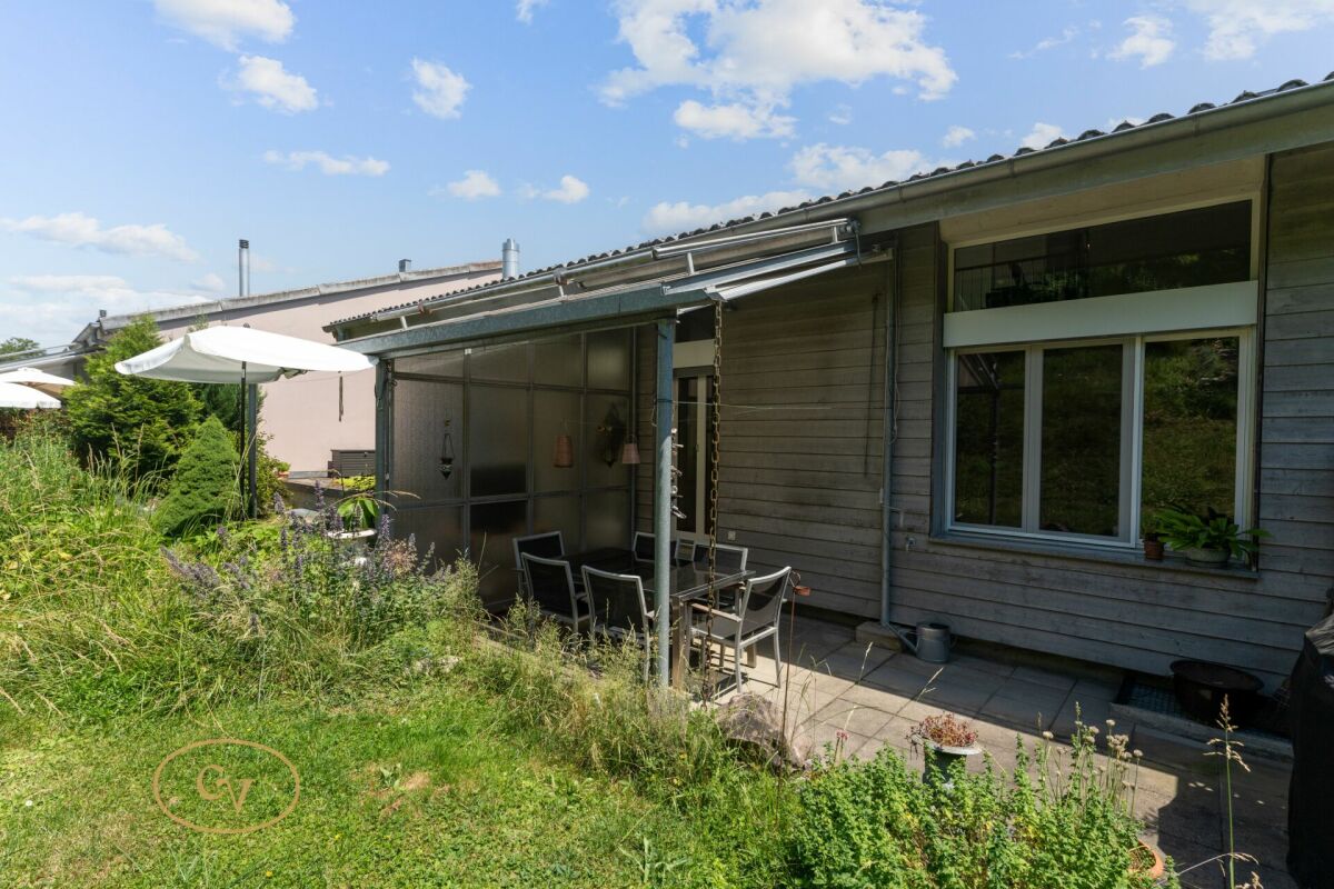 Haus mit Terrasse und Garten