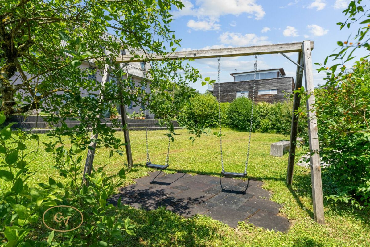 Garten mit Schaukel