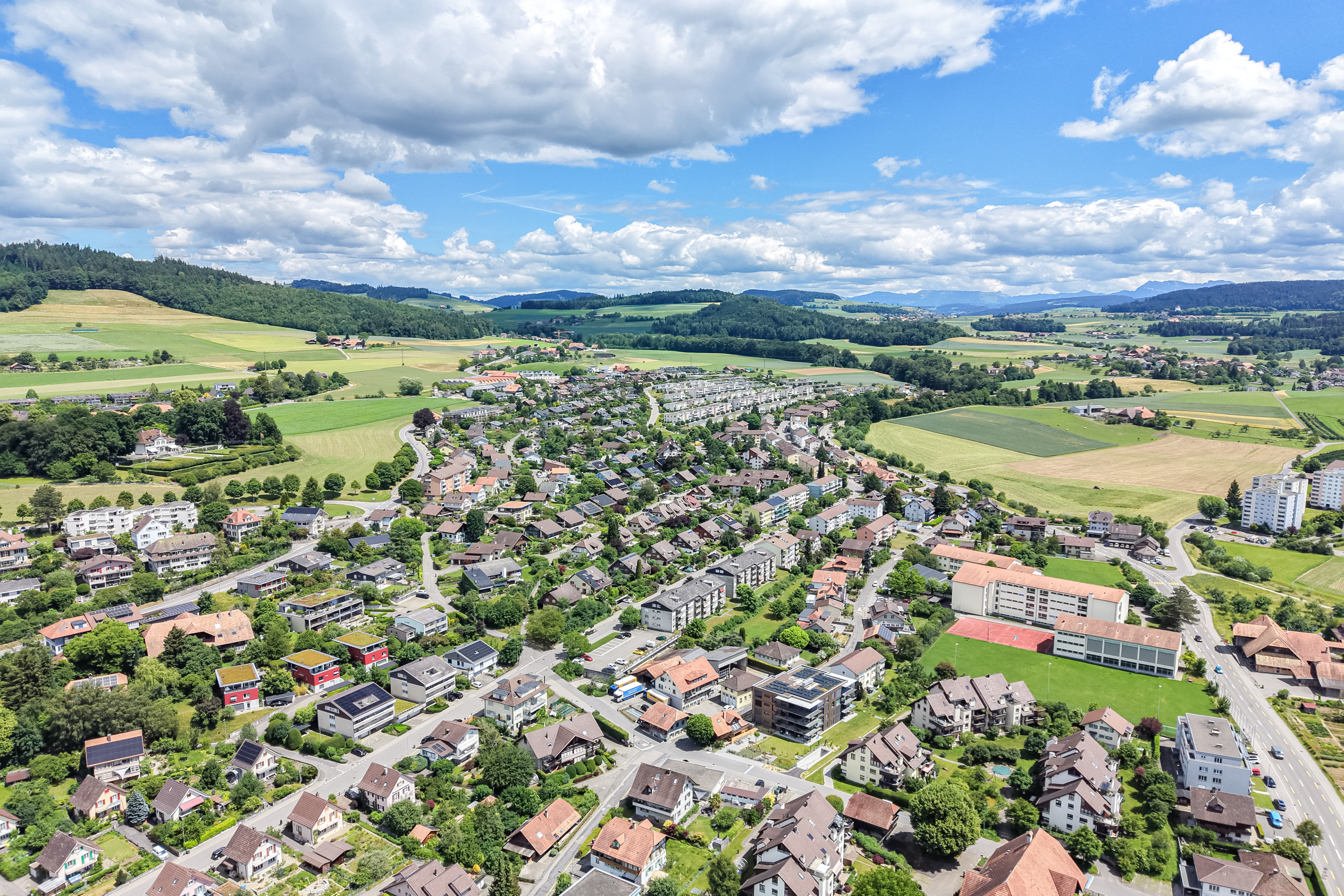 Luftaufnahme einer ländlichen Siedlung