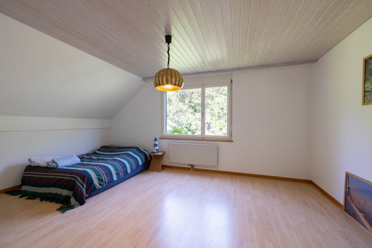 Helles Schlafzimmer im Dachgeschoss
