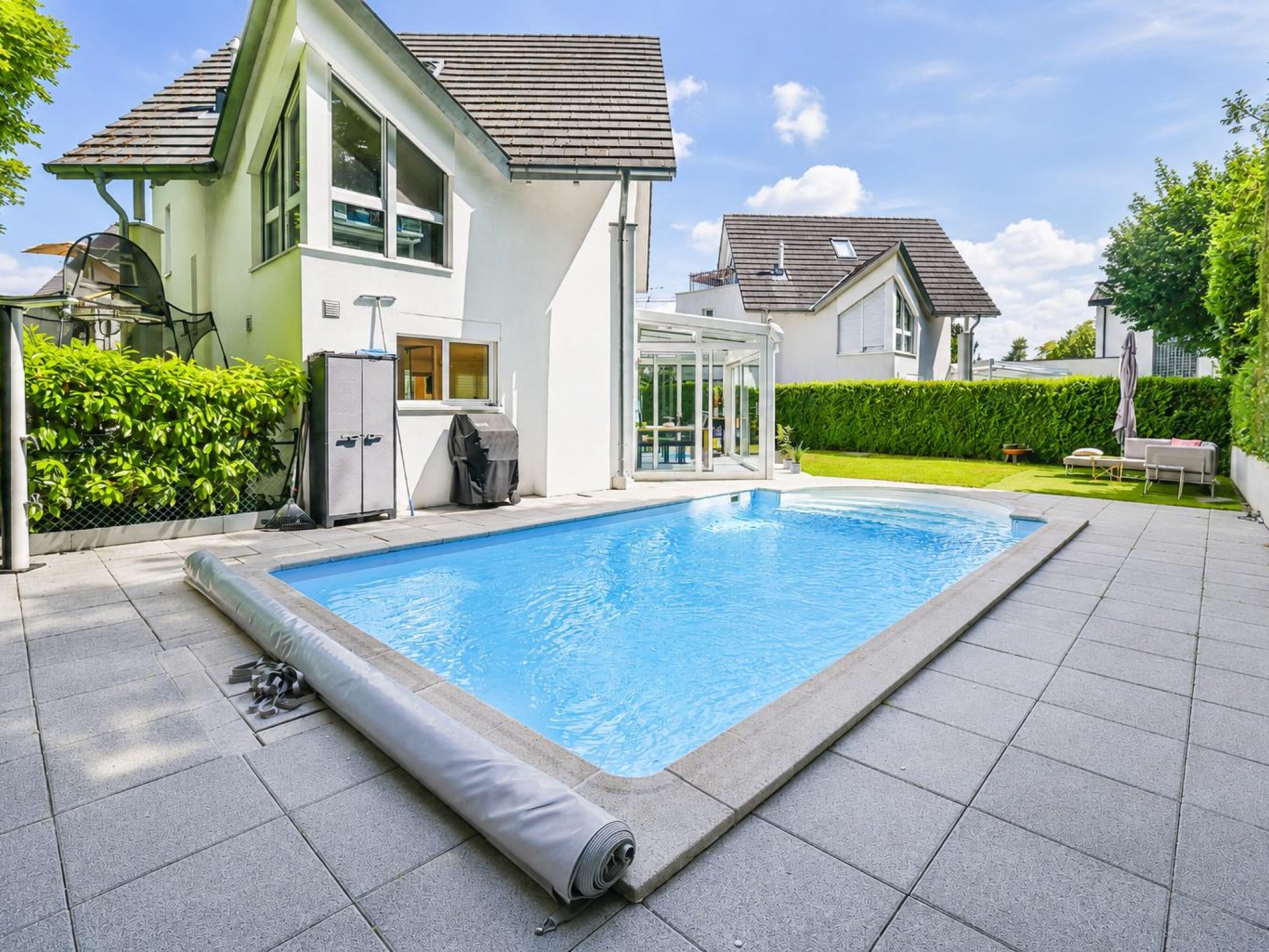 Haus mit Pool und Garten