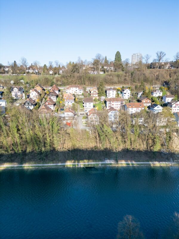 Luftaufnahme mit Flussblick