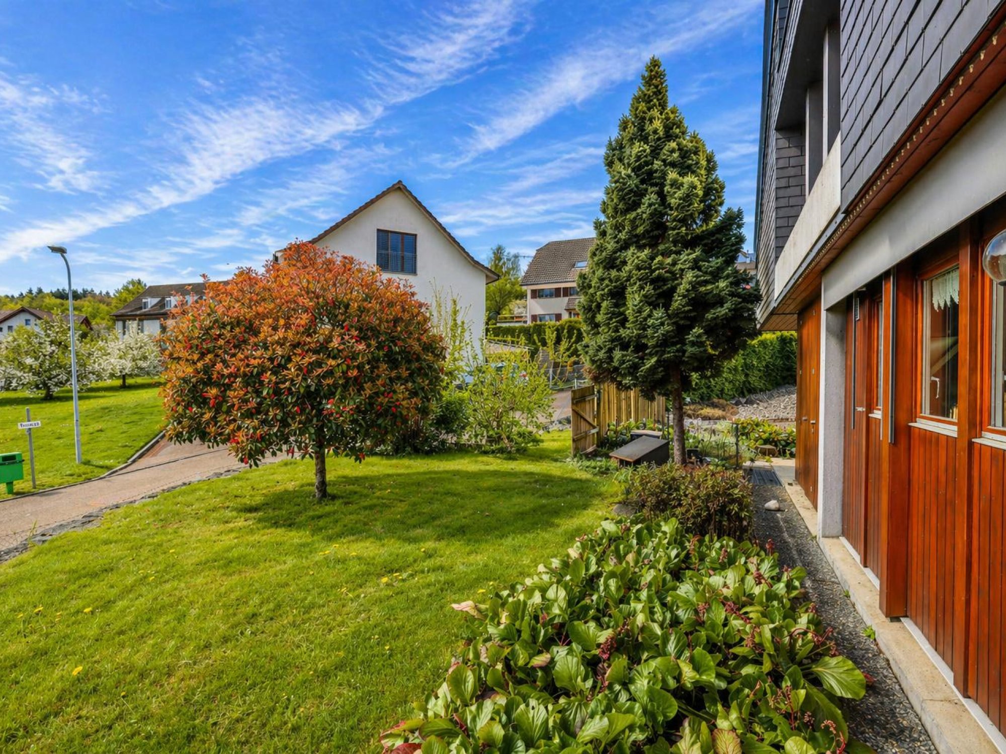 Gartenansicht eines Wohnhauses