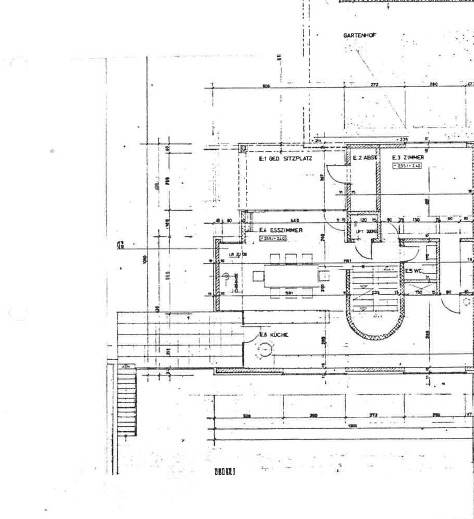 Unbekannter Grundriss mit Gartenhof