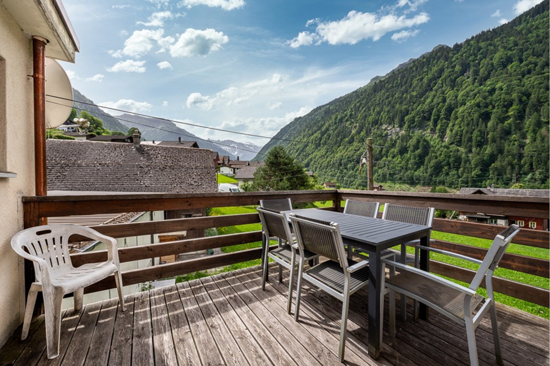 Balkon mit Bergblick