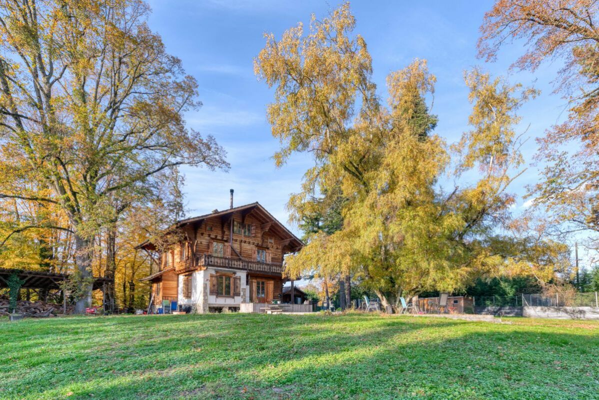 Holzchalet mit großem Garten